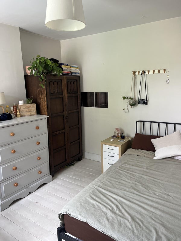 Room Sunnyhill Road in Greater London