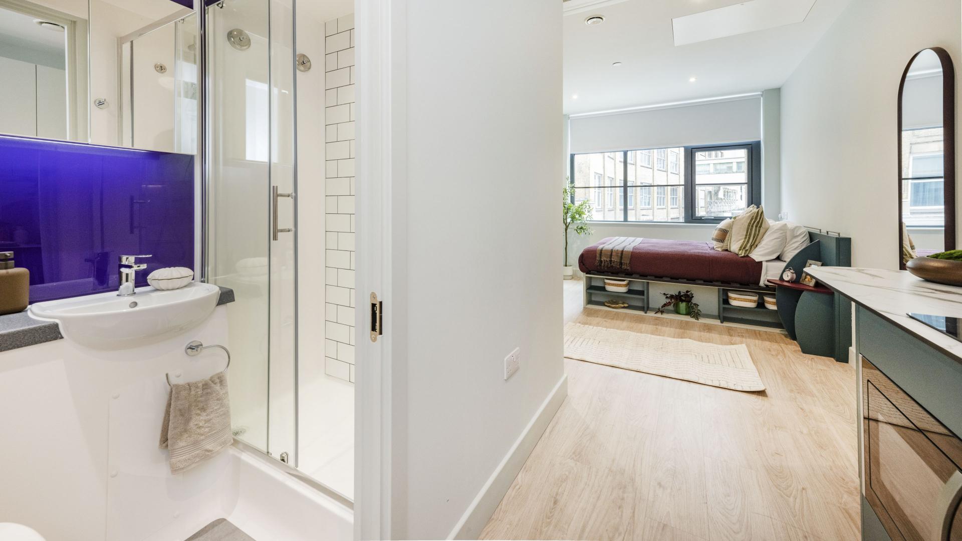 Room Bath Street in Greater London