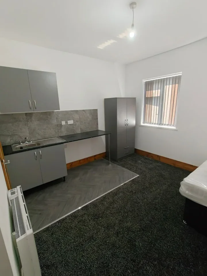 Room Birchfield Road in Birmingham