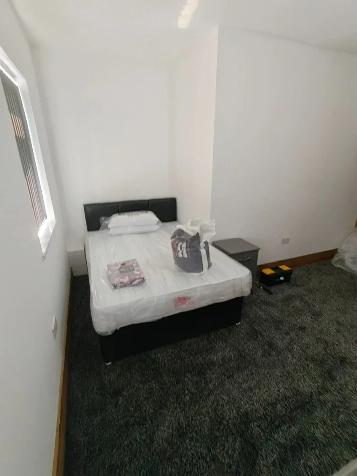 Room Birchfield Road in Birmingham
