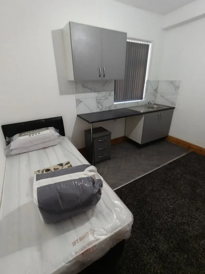 Room Birchfield Road in Birmingham