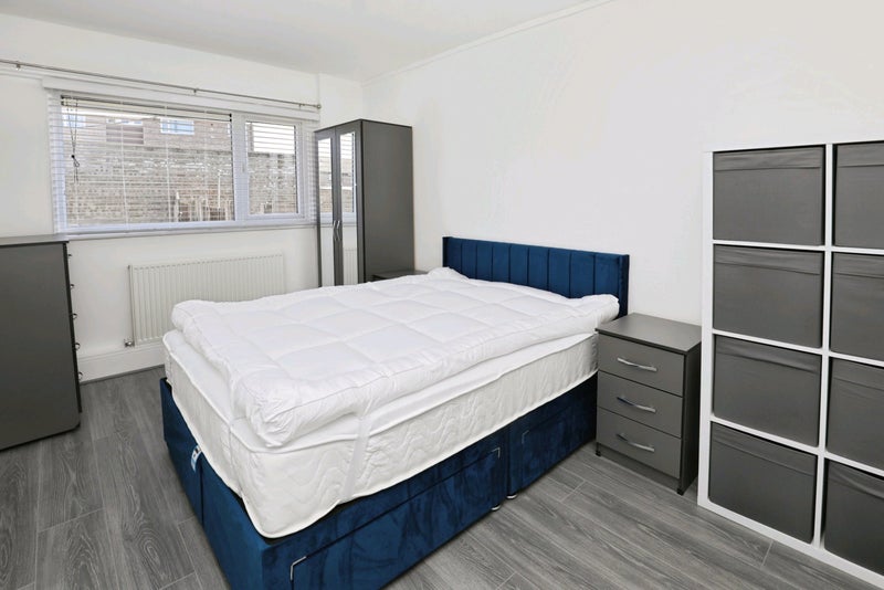 Room Cotton Drive in West Lancashire