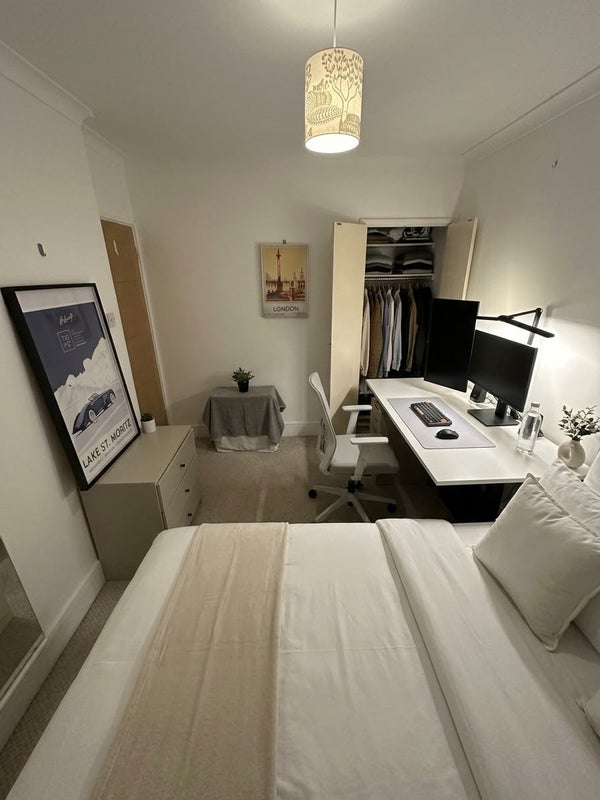 Flat Maddock Way in Greater London