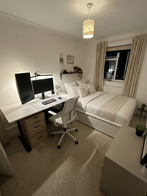 Flat Maddock Way in Greater London