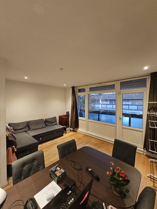 Flat Maddock Way in Greater London
