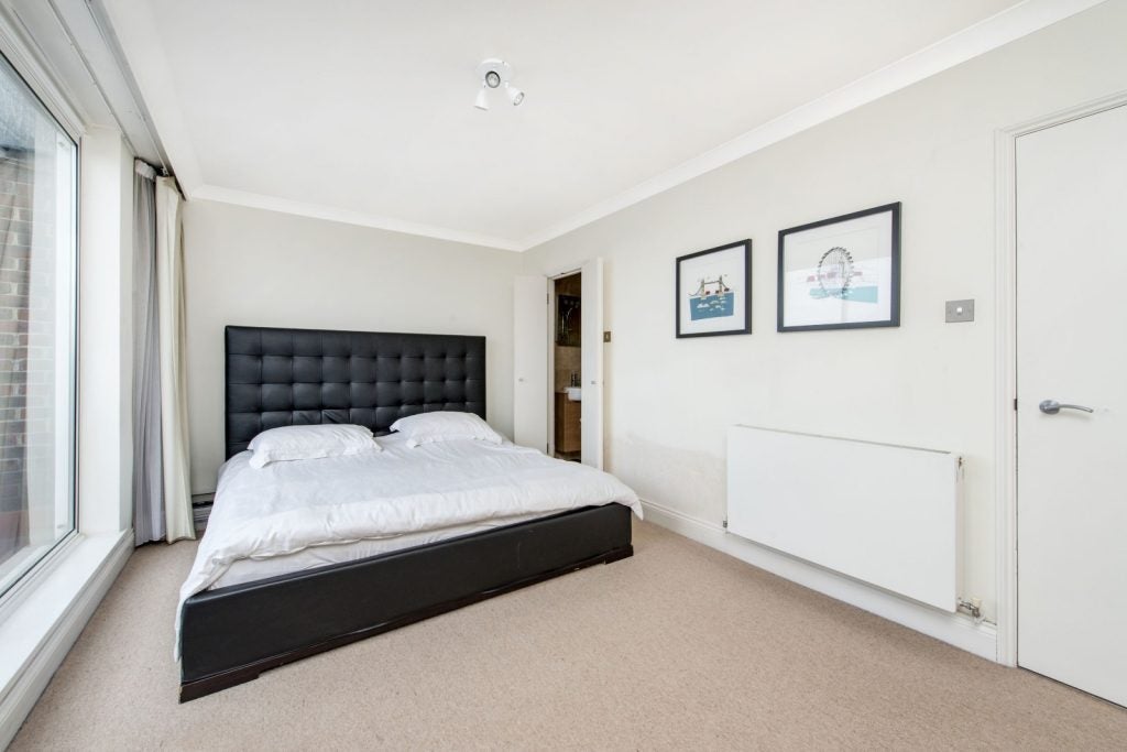 Flat Cheyne Walk in Greater London