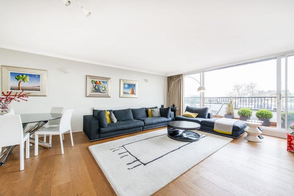 Flat Cheyne Walk in Greater London