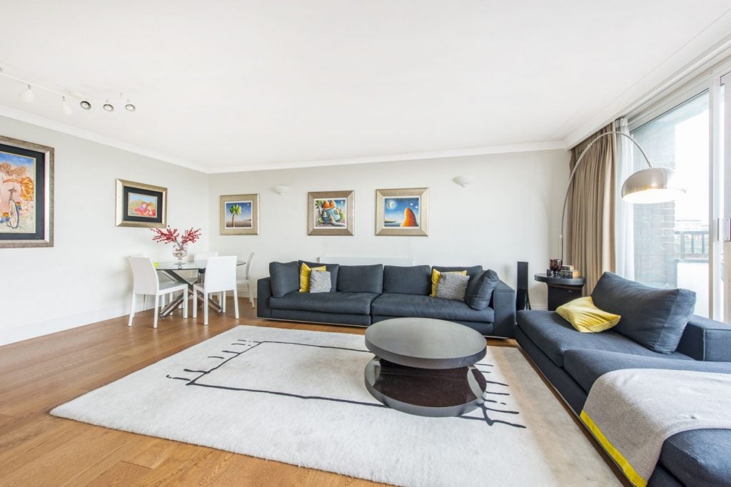 Flat Cheyne Walk in Greater London