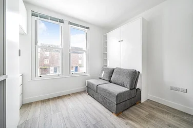 Flat Lee High Road in Greater London