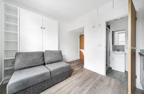Flat Lee High Road in Greater London