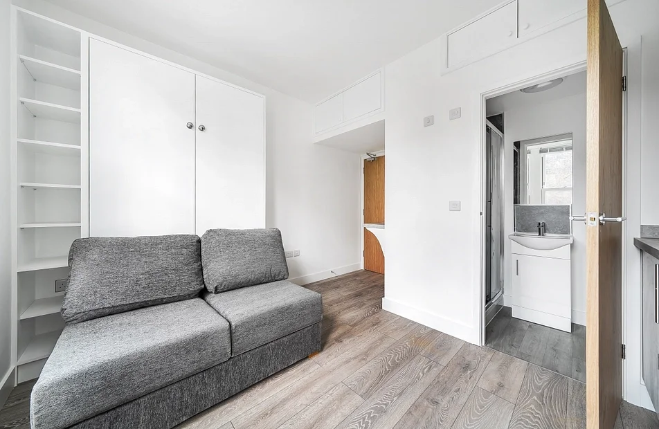 Flat Lee High Road in Greater London