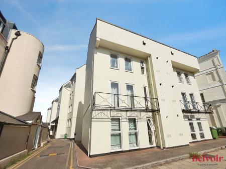 Flat Berkeley Place in Cheltenham