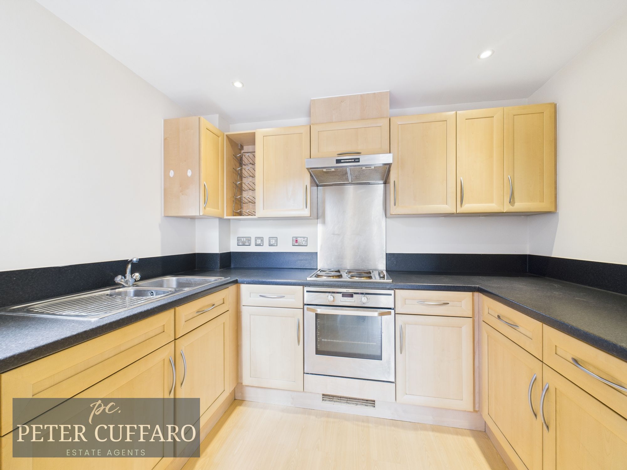Flat Ottawa Court in Broxbourne