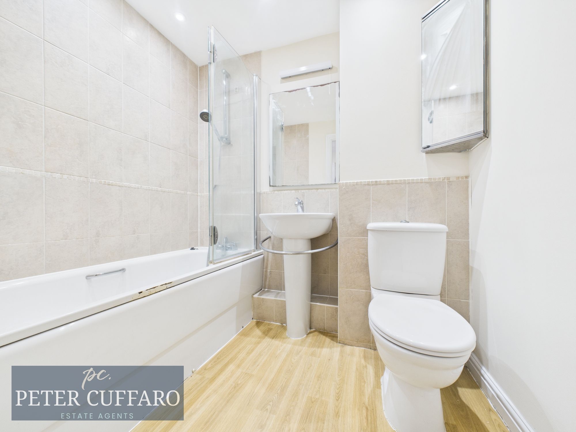 Flat Ottawa Court in Broxbourne