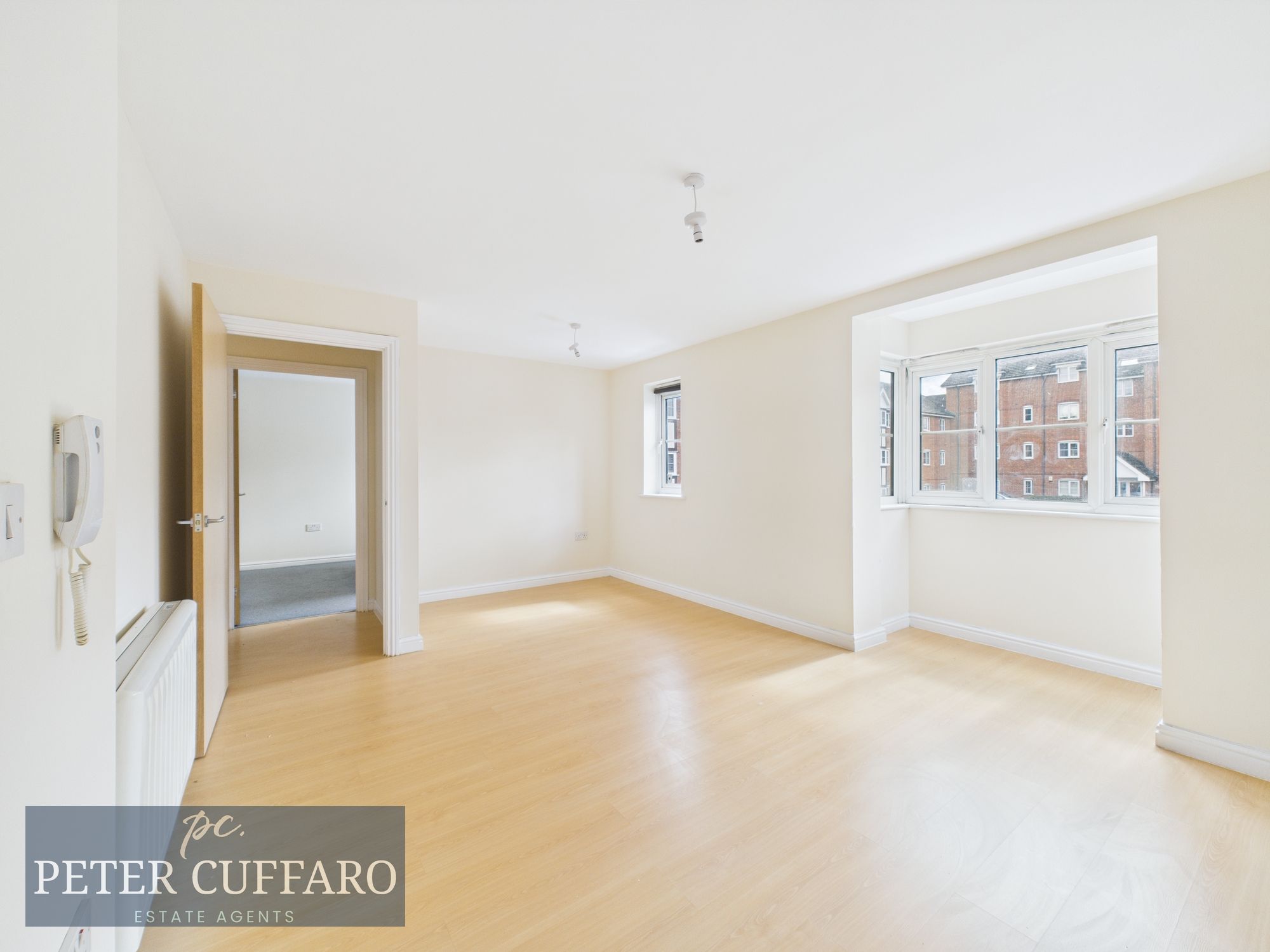 Flat Ottawa Court in Broxbourne