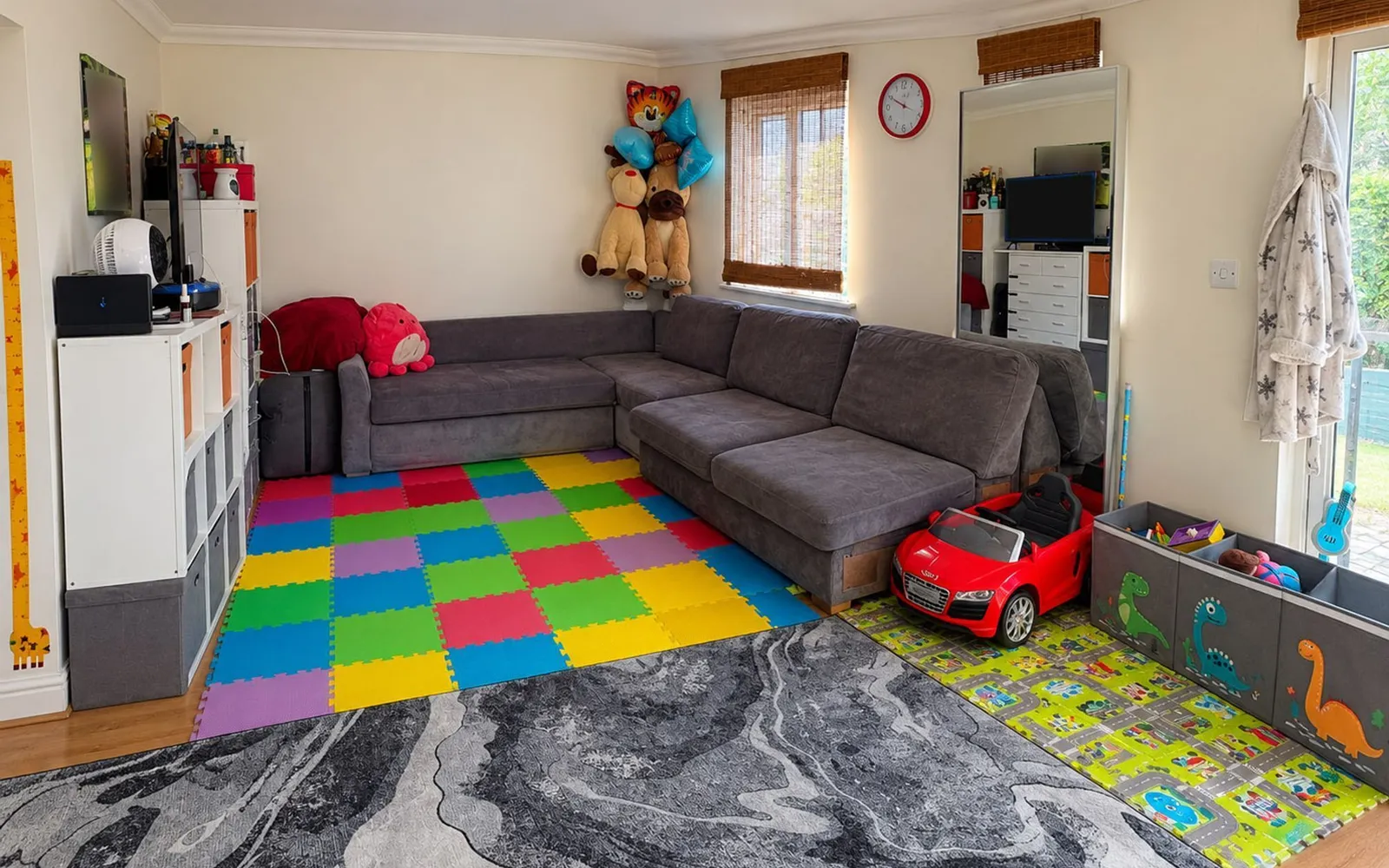 Flat Fentiman Way in Greater London