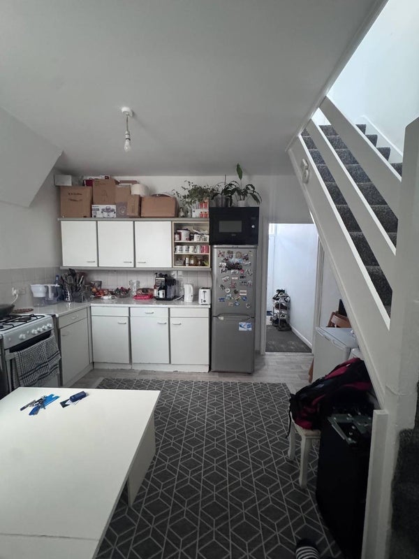 Room Tennyson Road in Greater London