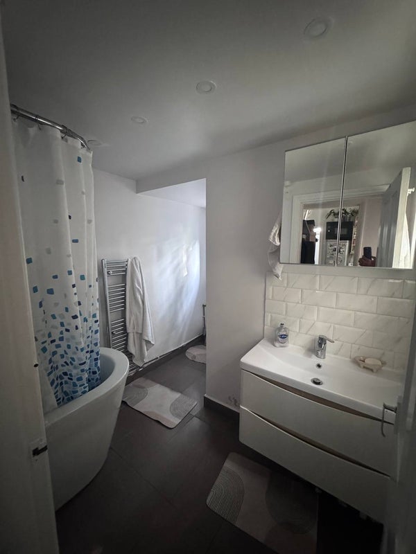 Room Tennyson Road in Greater London