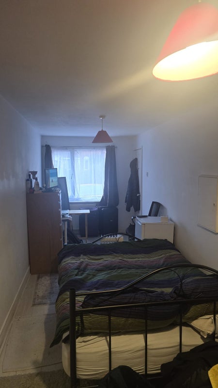 Room Blisworth Close in Manchester
