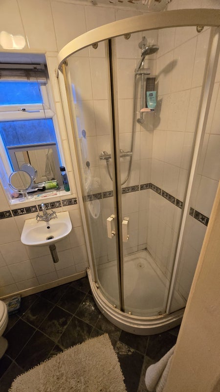 Room Blisworth Close in Manchester