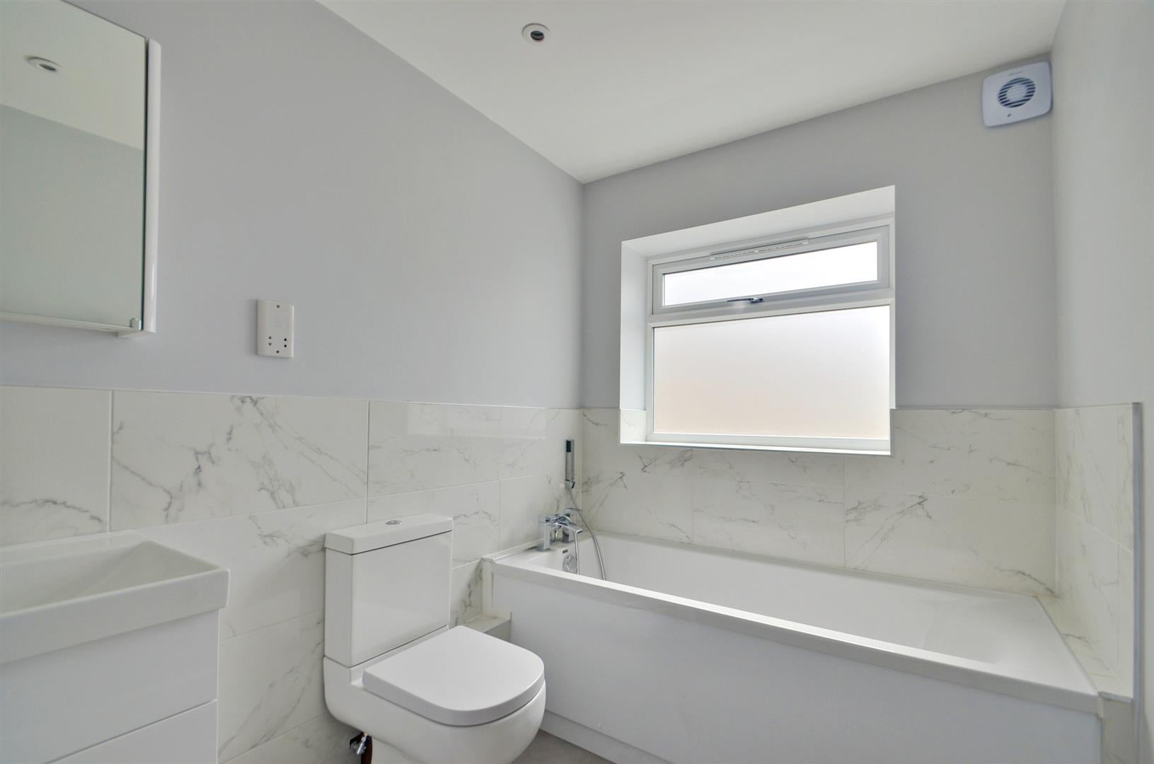 Flat Long Lane in Greater London