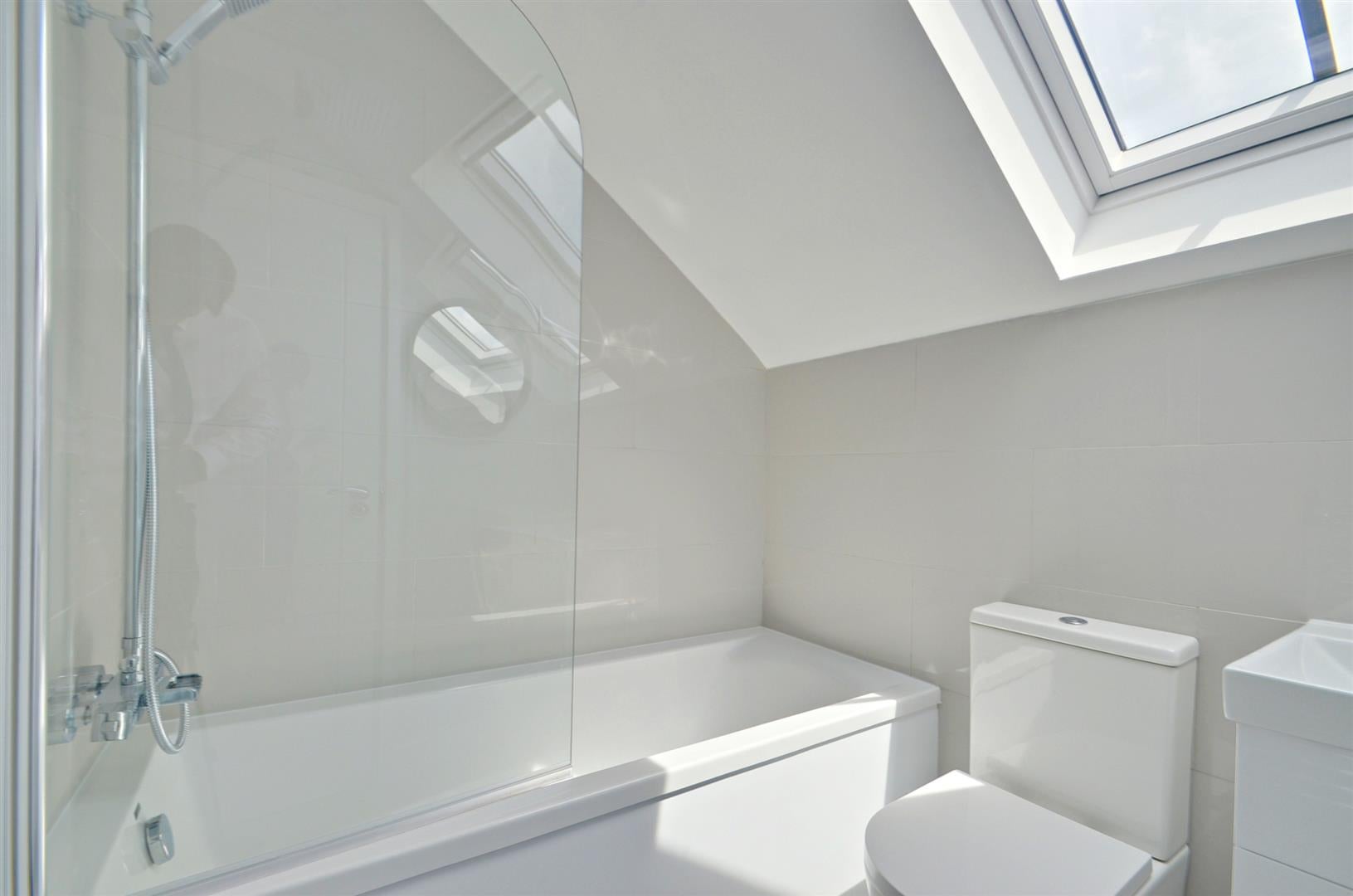 Flat Long Lane in Greater London