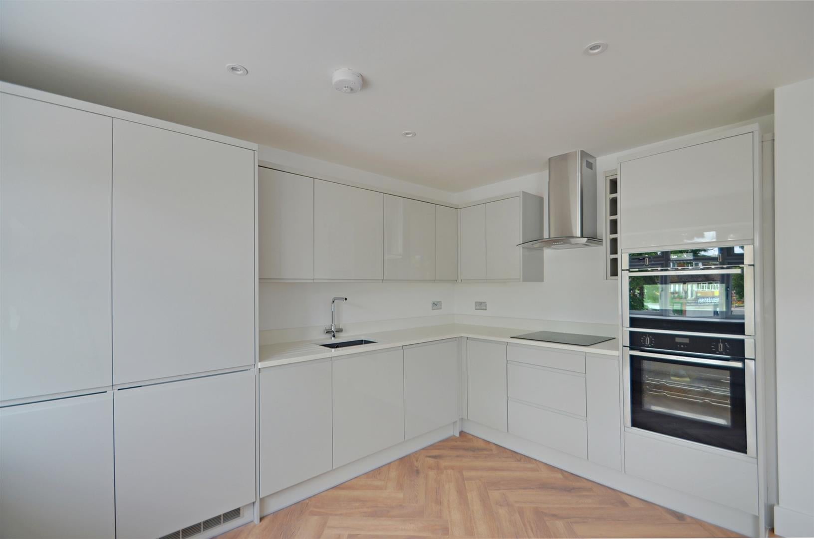 Flat Long Lane in Greater London
