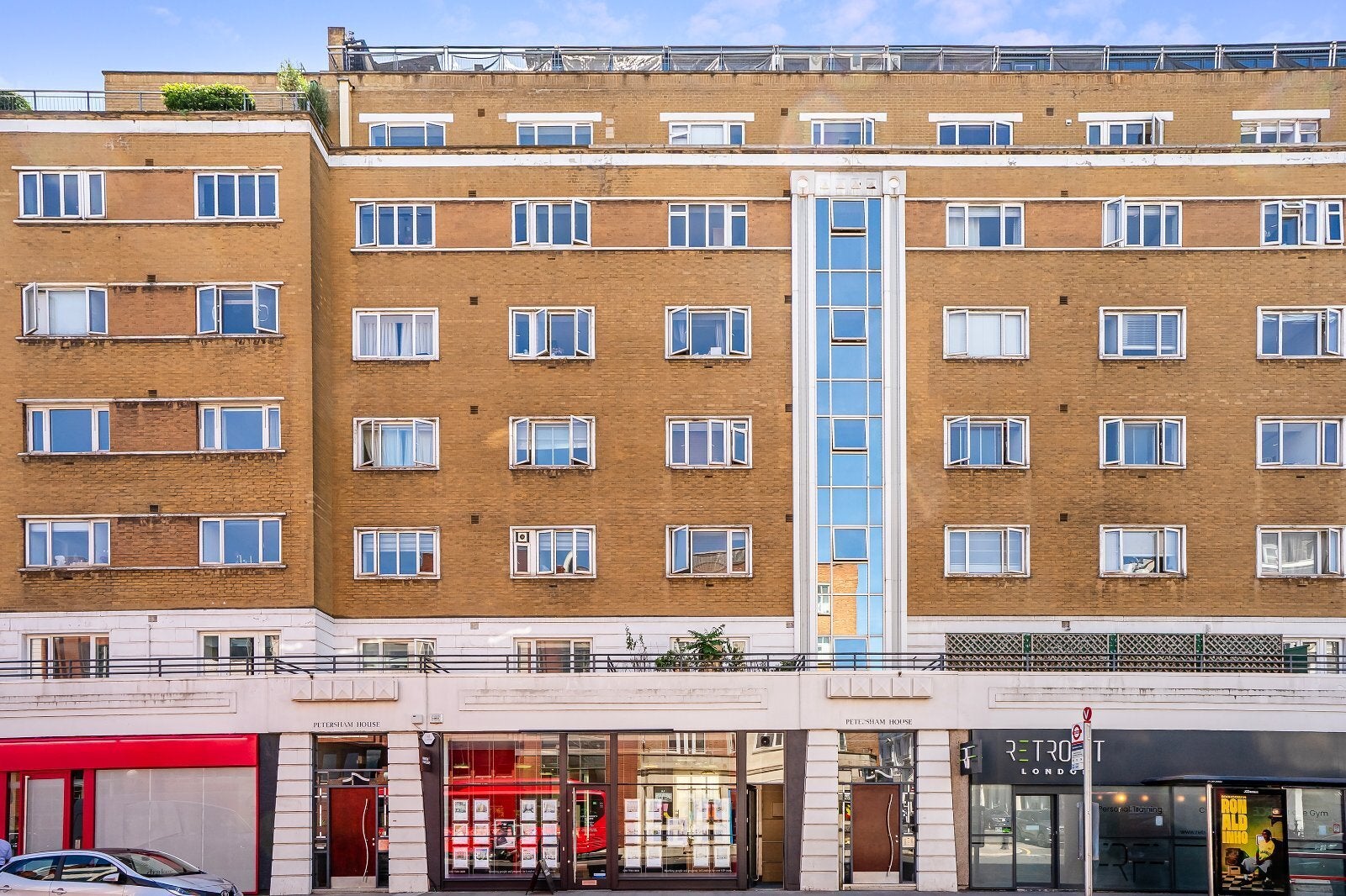 Flat Harrington Road in Greater London