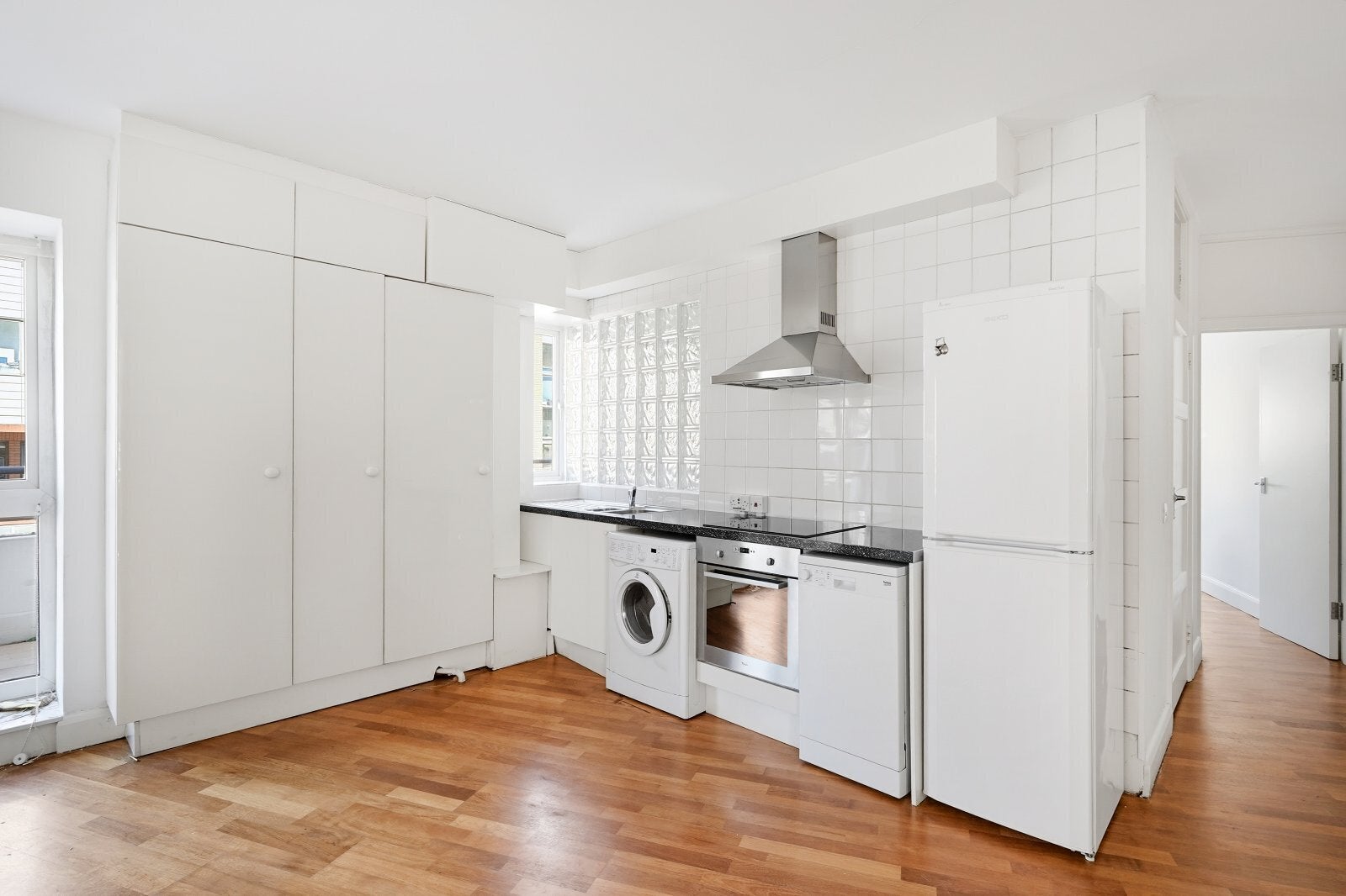 Flat Harrington Road in Greater London