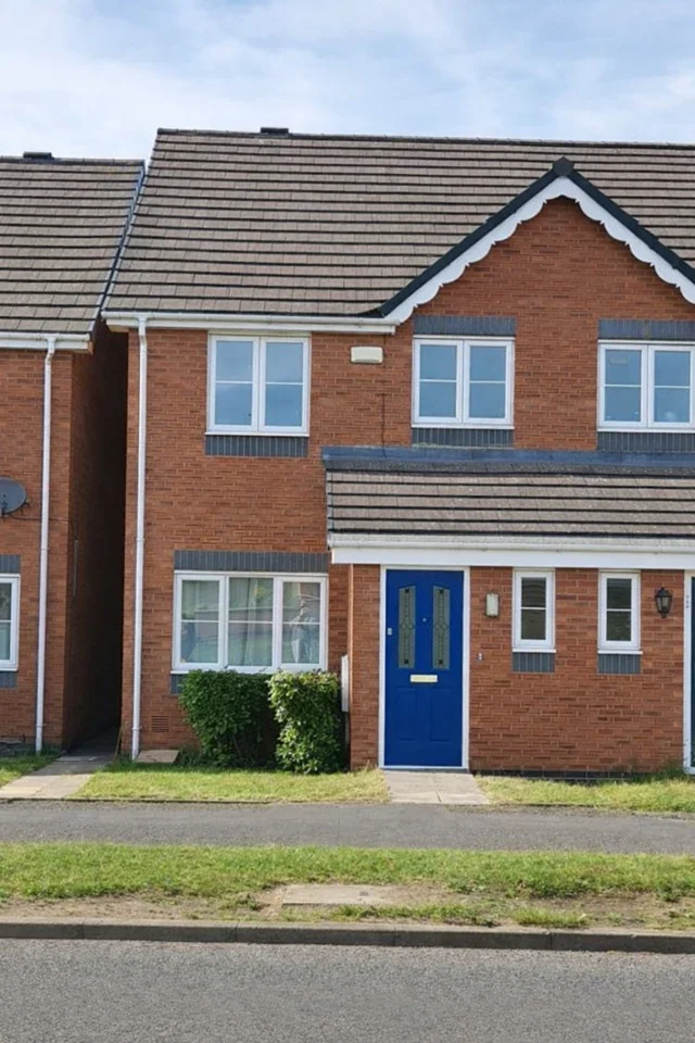 House Kingswood Road in Nuneaton and Bedworth