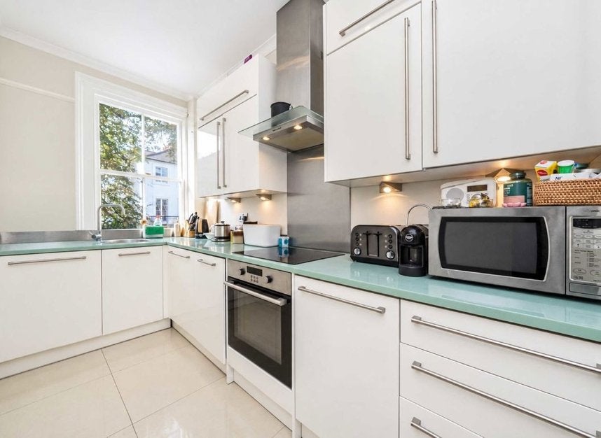 Flat Champion Grove in Greater London