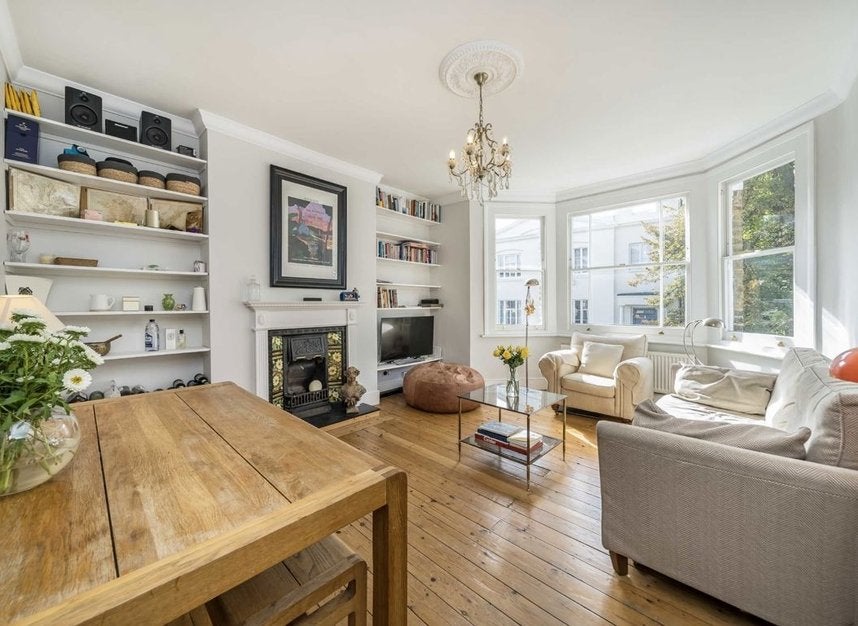 Flat Champion Grove in Greater London