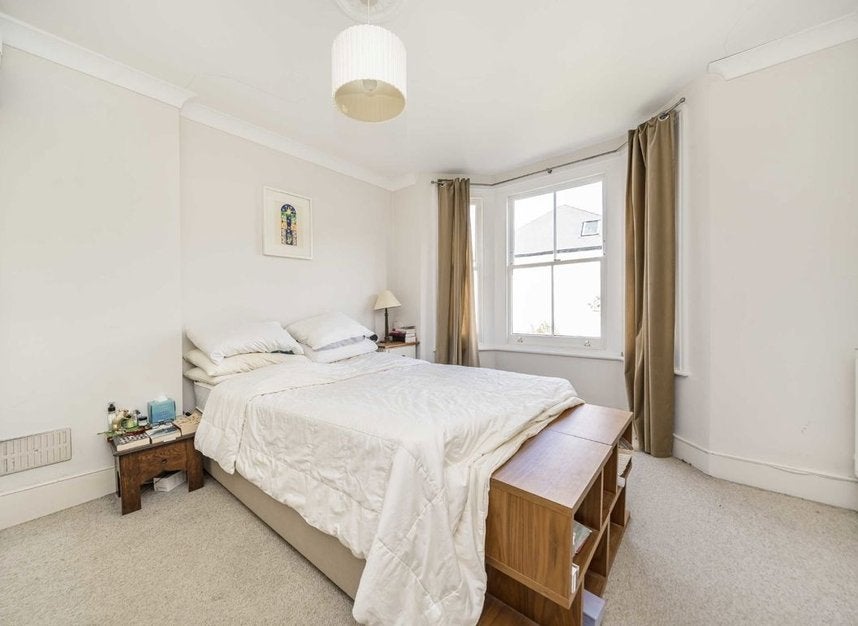 Flat Champion Grove in Greater London