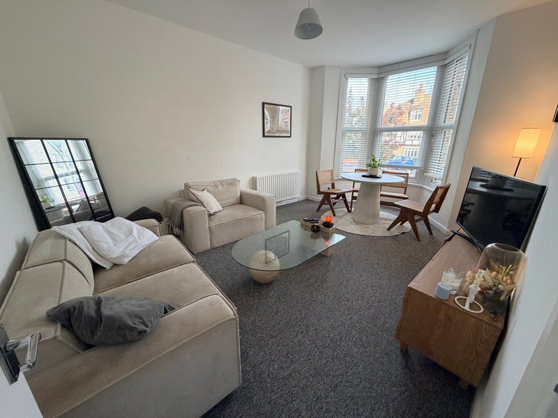 Room Devonshire Road in Greater London