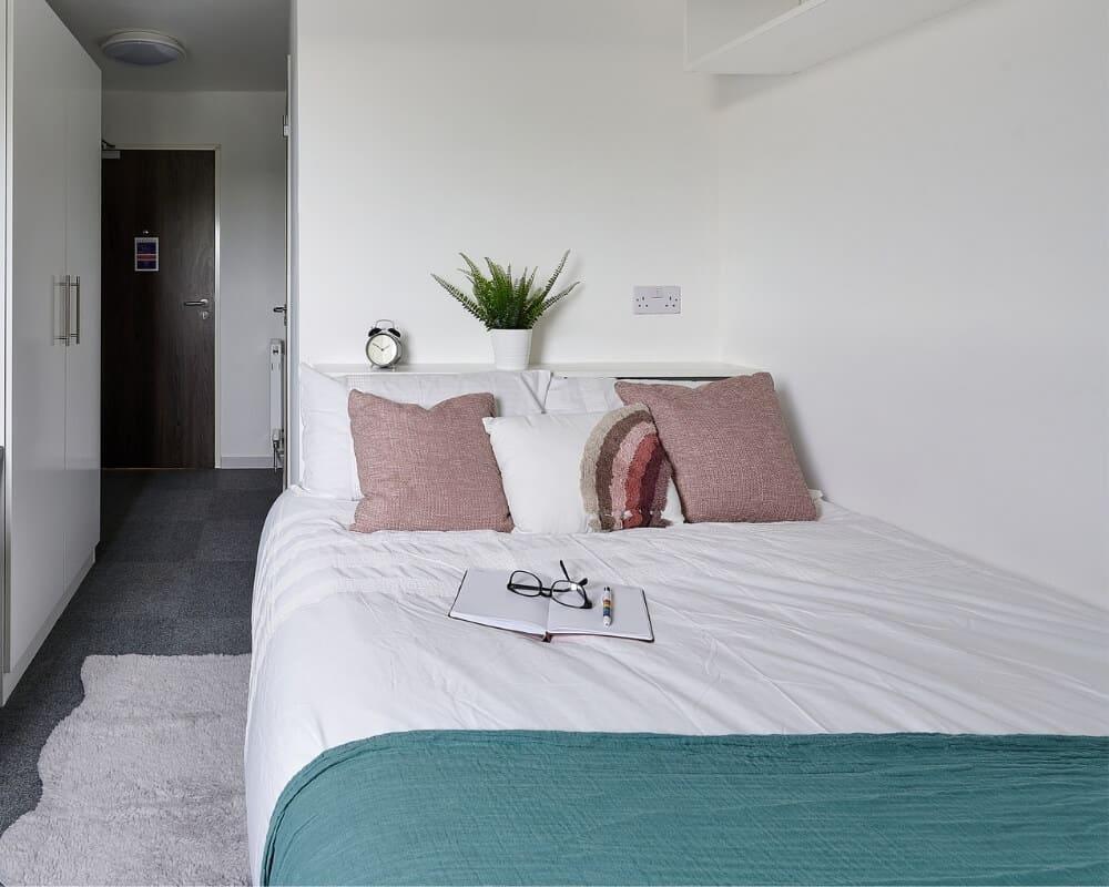 Room Ebrington Street in Plymouth