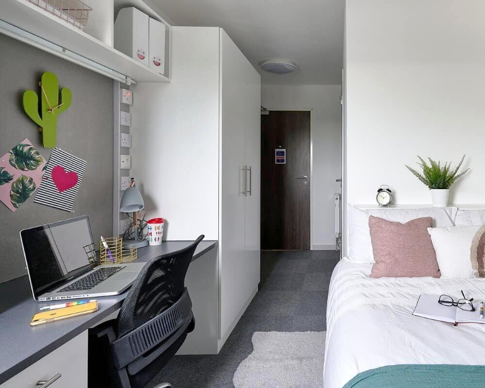 Room Ebrington Street in Plymouth