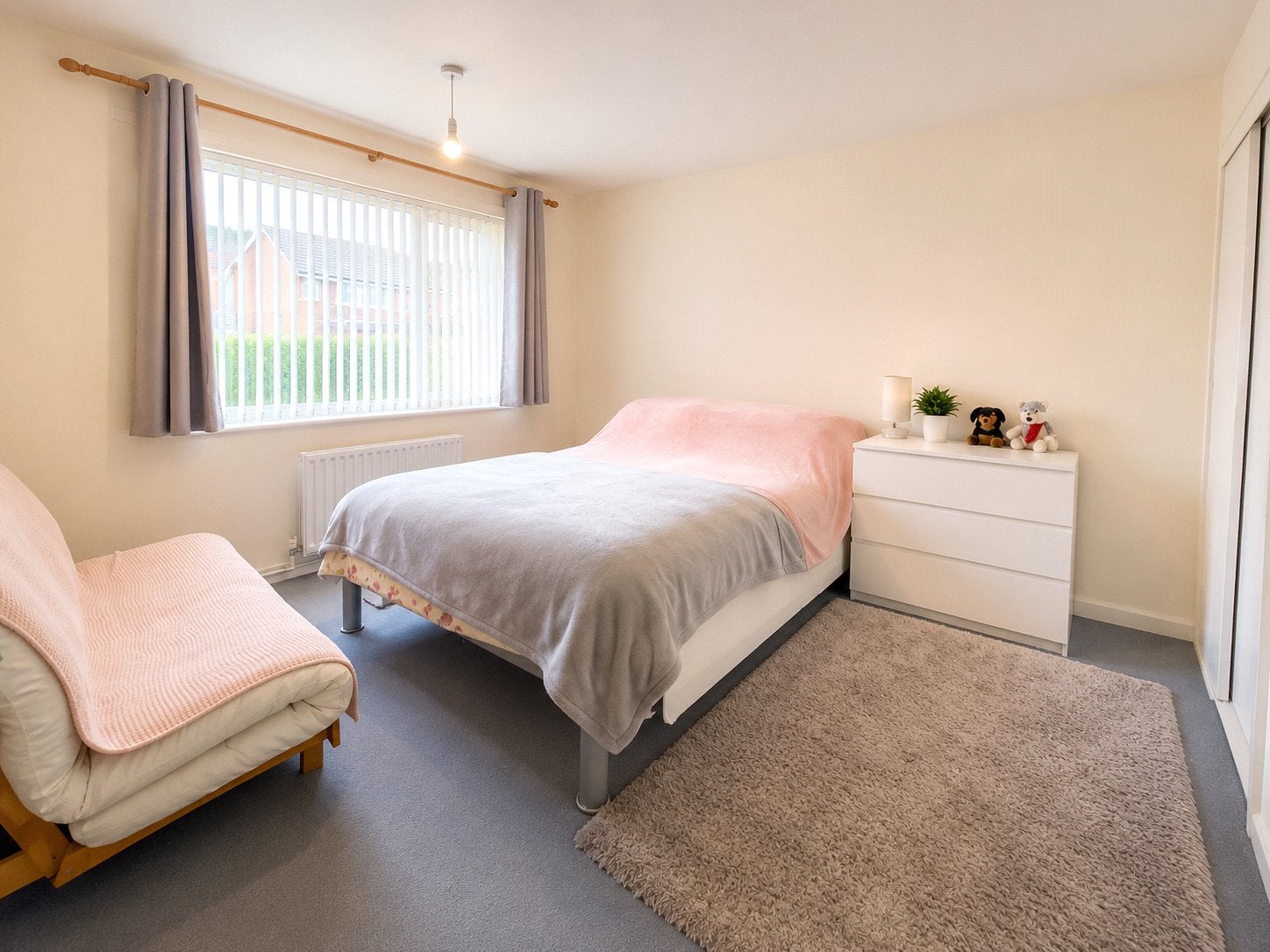 Flat Dollis Drive in Waverley
