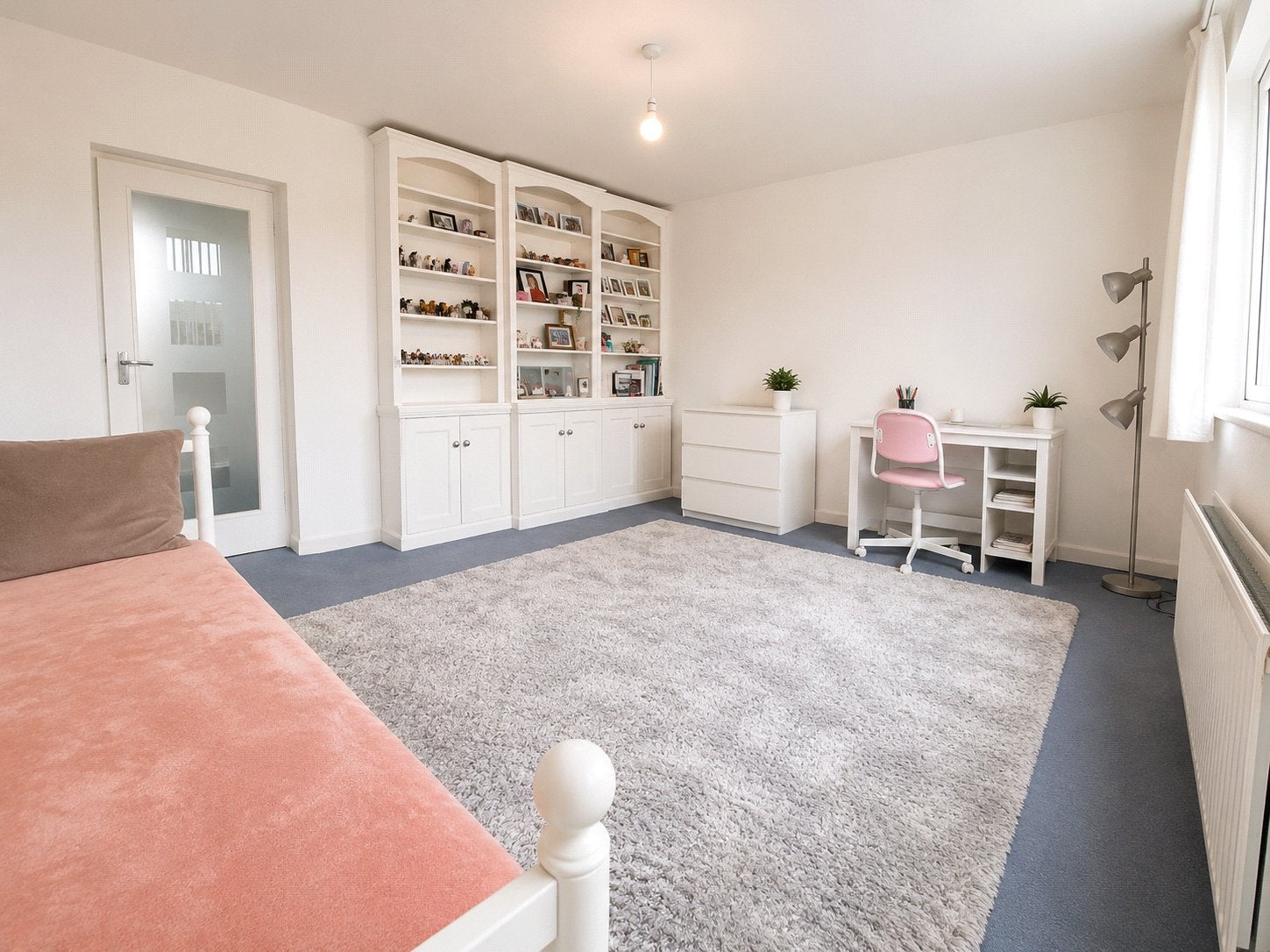 Flat Dollis Drive in Waverley