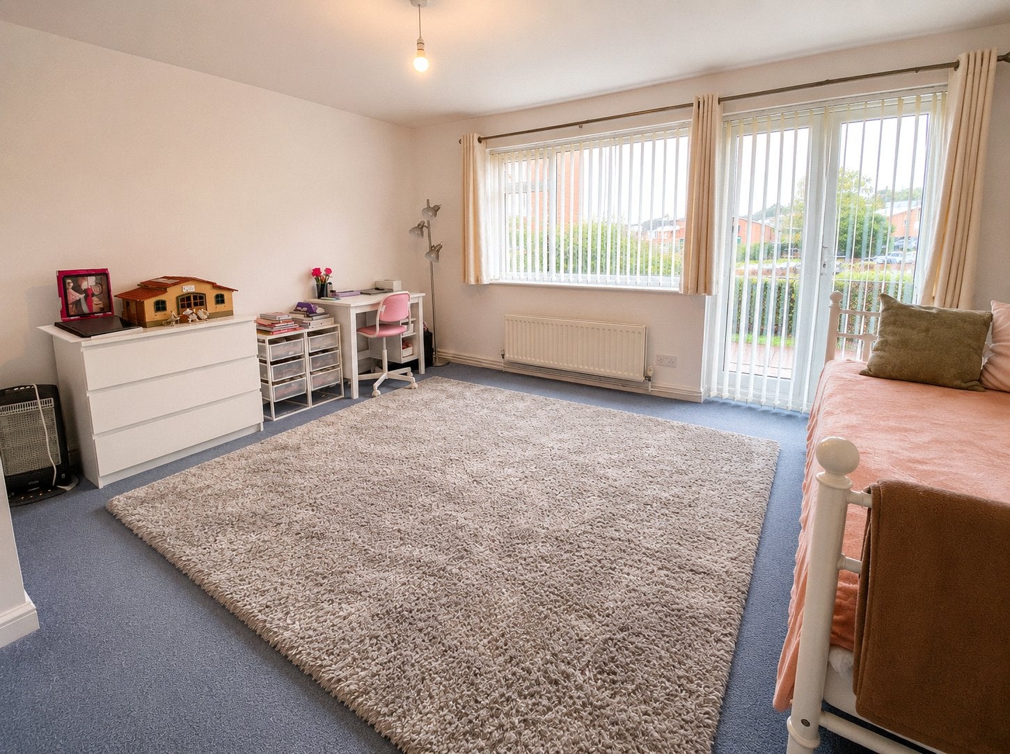 Flat Dollis Drive in Waverley