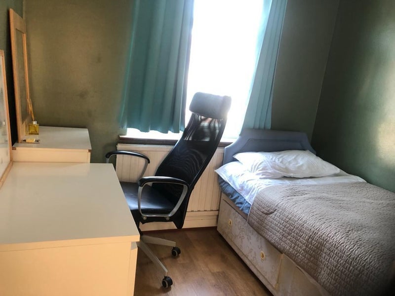 Room Allan Way in Greater London