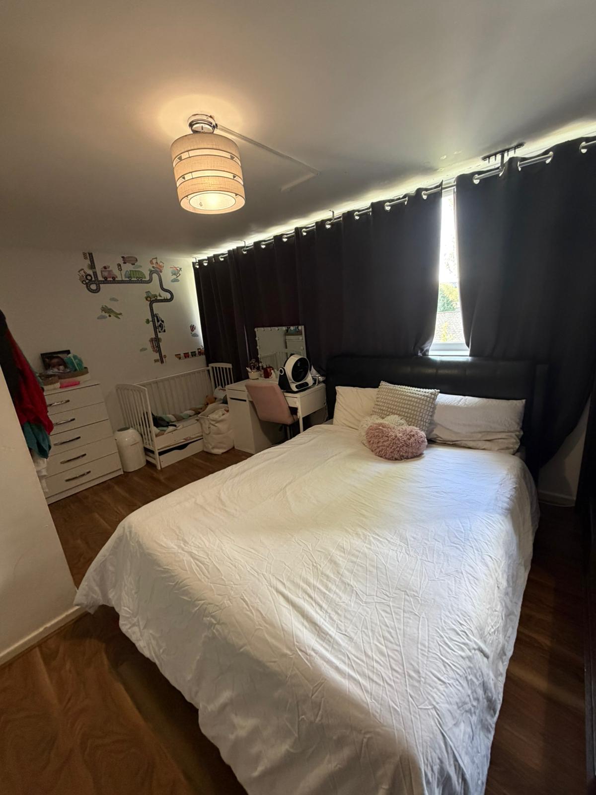 Flat Boyton Road in Greater London