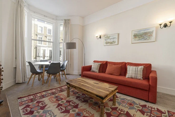 Flat Ongar Road in Greater London