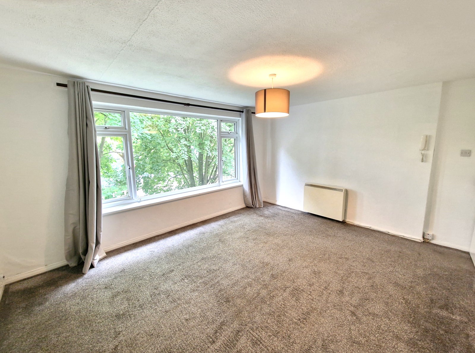 Flat Moulton Rise in Luton