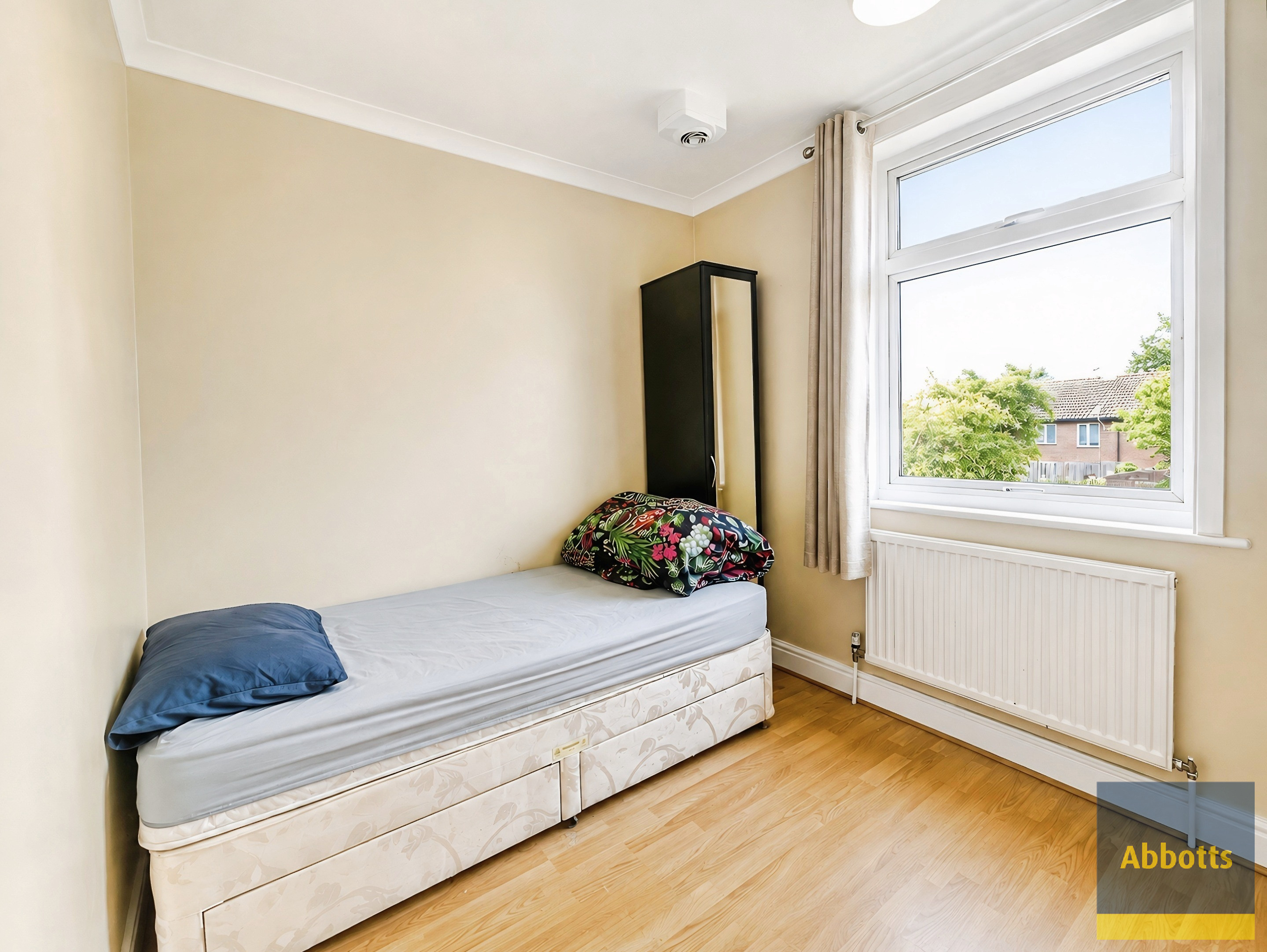 Room Grove Lane in Ipswich
