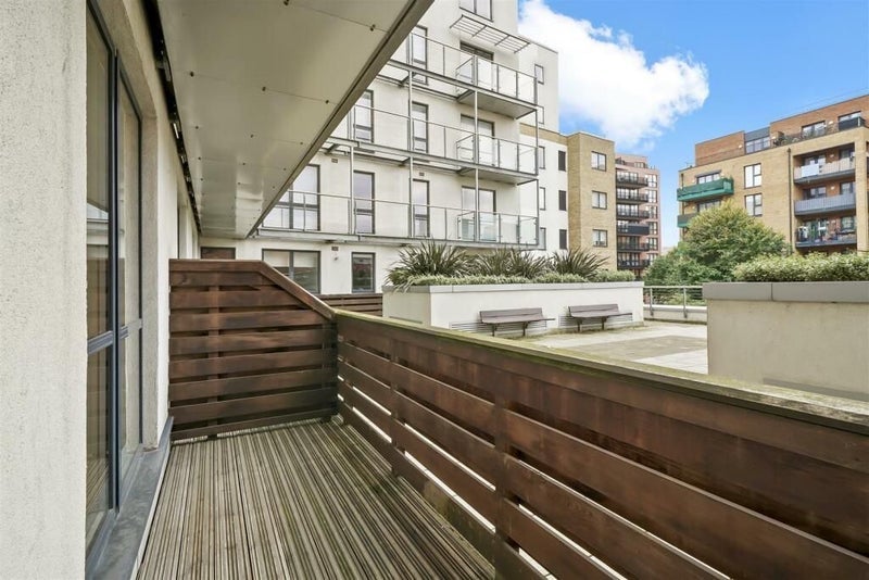 Room Yeo Street in Greater London