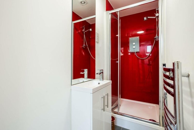 Room Kingston Road in Greater London