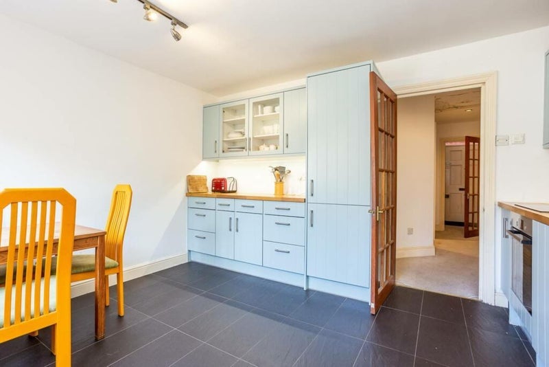 Room Kingston Road in Greater London