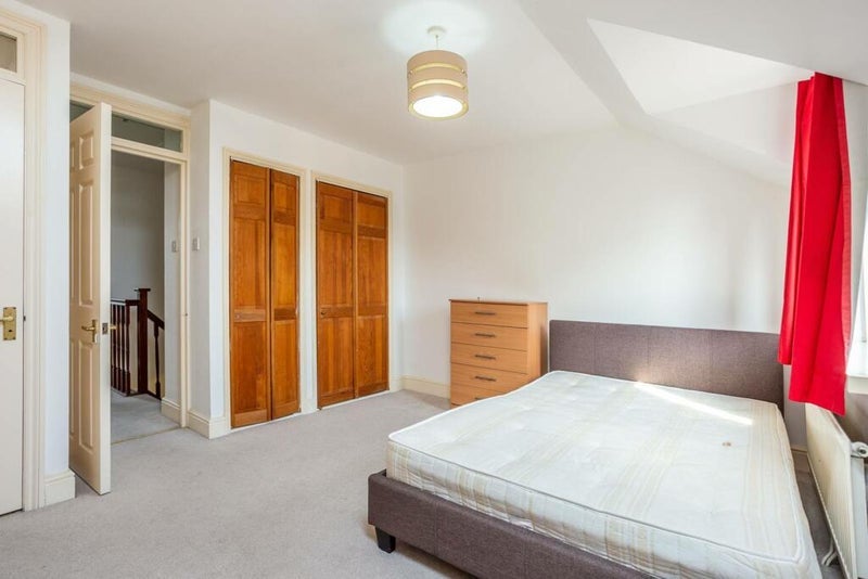 Room Kingston Road in Greater London