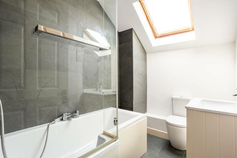Room Kingston Road in Greater London