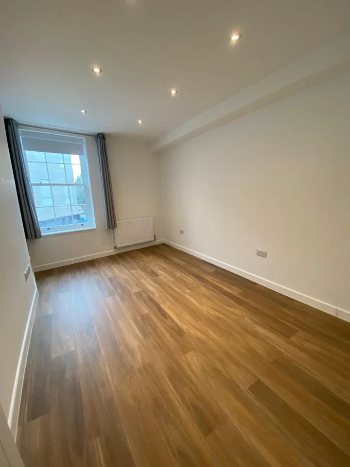 Flat Rye Lane in Greater London